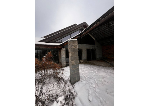 Продаётся новый 2-этажный дом, 550 м², участок 10 соток Луганск